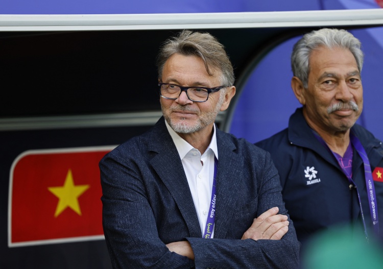 坚持五到十, 术委员会成, 足协工作了