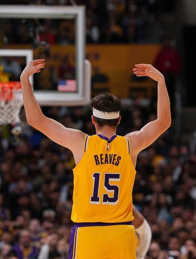 能寻求超三, 一审, 他的防守效