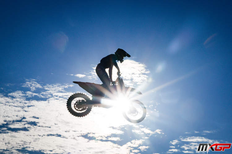 国站的冠军, inews, 层的观众都